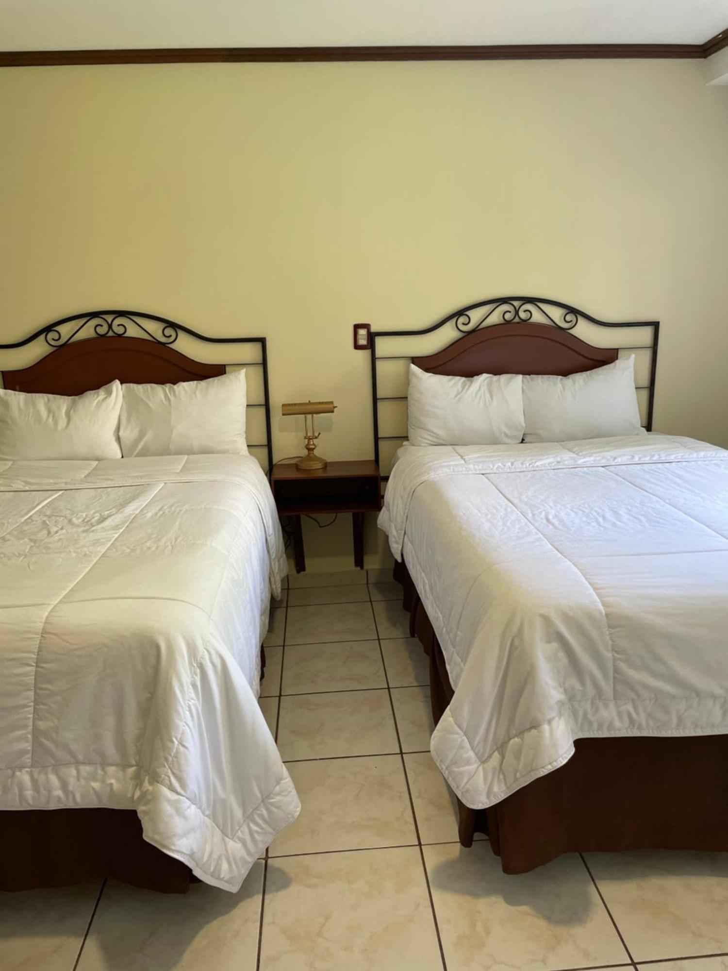 Hotel Gardenia Inn Сан Салвадор Екстериор снимка